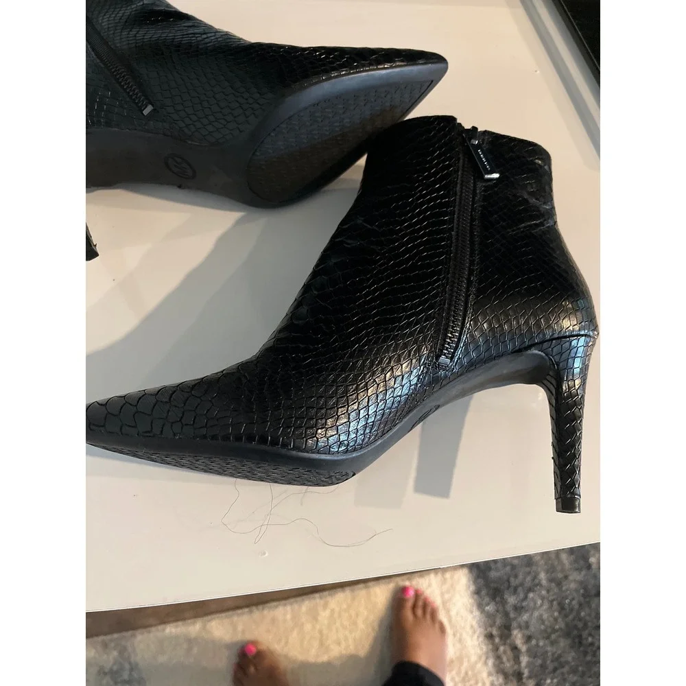 Michael Kors Black Snakeskin Embossed Pointed Toe Stiletto Ankle Boots Booties